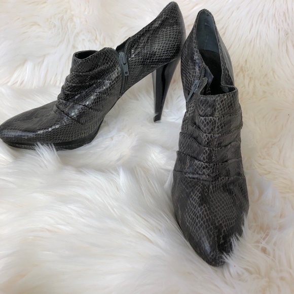 Nine West Snakeskin Point Toe Bootie Size 10 - Picture 1 of 5